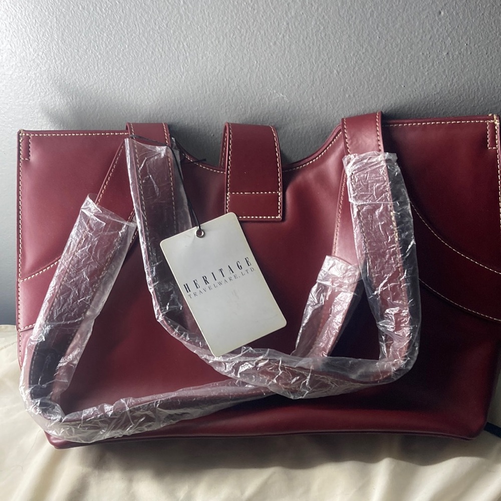 I’m selling a heritage Travelware, L T D, bag it’s red